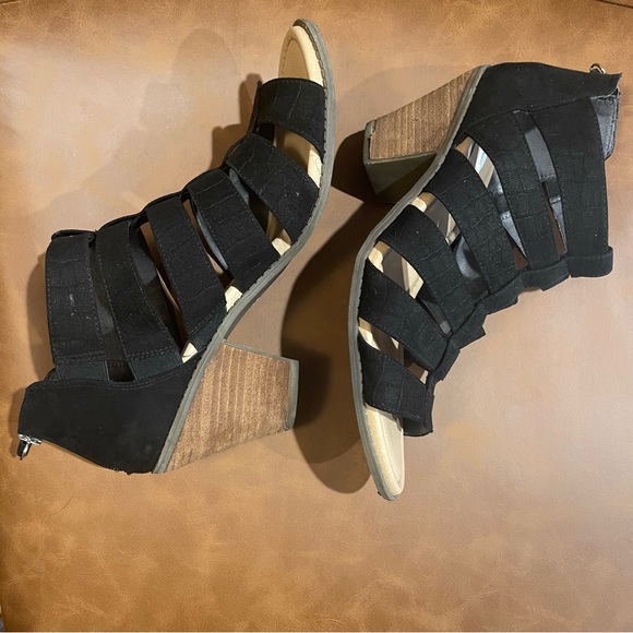 Dr. Scholl’s Black Strappy Sandals With Heel - Picture 5 of 9